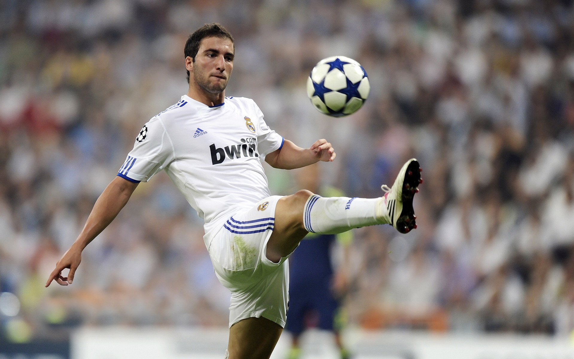 教科书般的老派,德罗赞用中投为活塞年轻一代上的一堂大师课